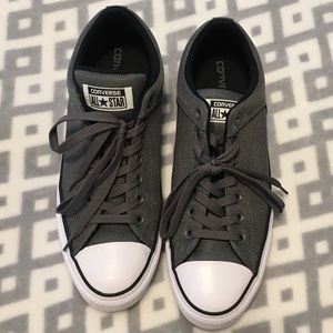 Low top grey converse